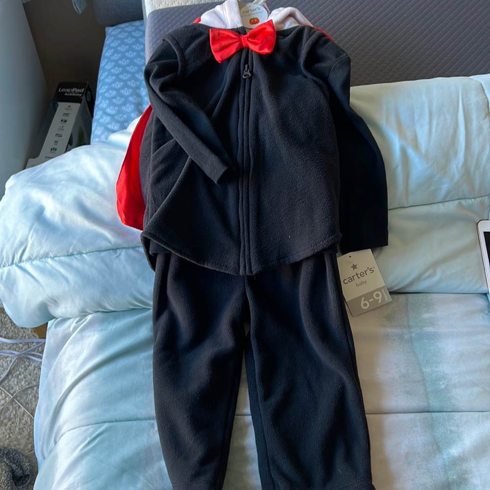 Carters baby Dracula costume 6-9 months nwt